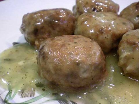 Spanish meatballs with wine sauce catering